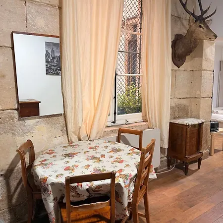 En Pierre Proche De Notre Dame De * Paris