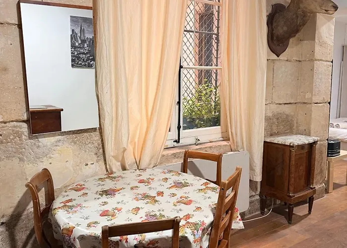 En Pierre Proche De Notre Dame De * Paris